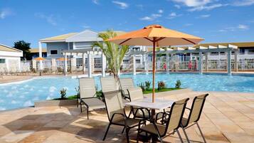 7 outdoor pools, pool umbrellas, sun loungers