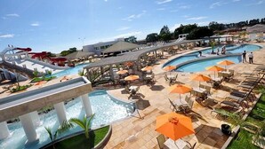 7 outdoor pools, pool umbrellas, pool loungers - Apartment Lacqua di Roma 2 Abad (Caldas Novas)