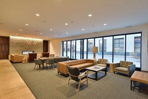 Reception - The Lismore Eau Claire - a DoubleTree by Hilton (Eau Claire)