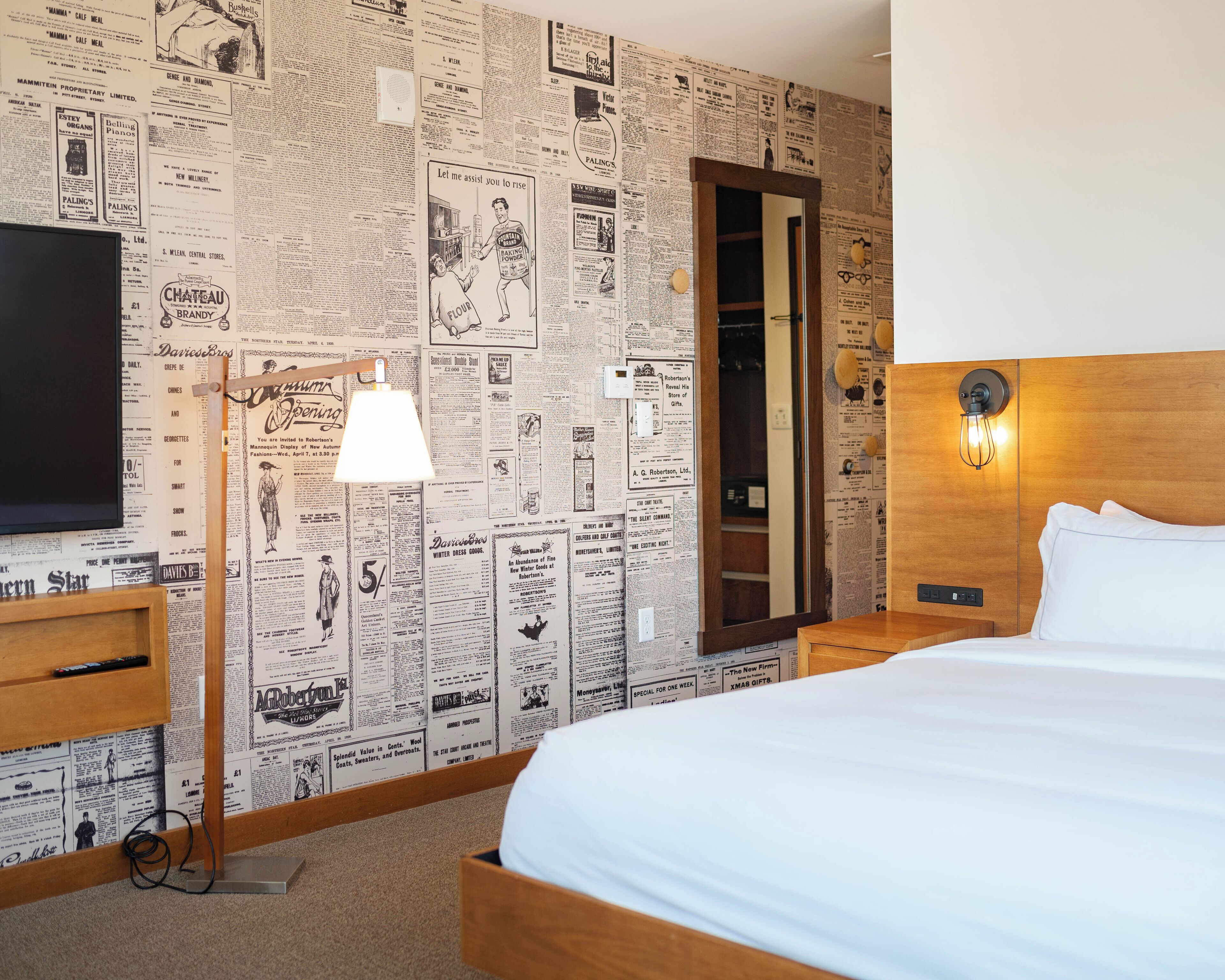 room, 1 queen bed, corner | in-room safe, desk, laptop workspace, blackout curtains