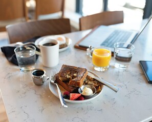 Daily cooked-to-order breakfast for a fee - The Lismore Eau Claire - a DoubleTree by Hilton (Eau Claire)