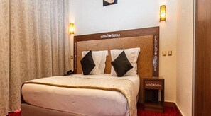 Habitación doble Deluxe | Artículos del minibar gratis y caja de seguridad en la habitación 