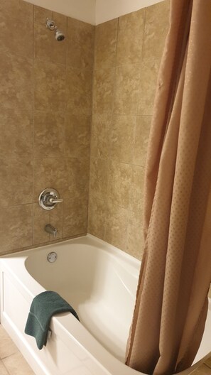 Deluxe Double Room, 2 Double Beds | Bathroom | Shower, free toiletries, towels - Coronation Motel (Coronation)