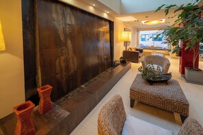 32-inch LCD TV with cable channels, TV - Hotel Mil 810 (Ushuaia)