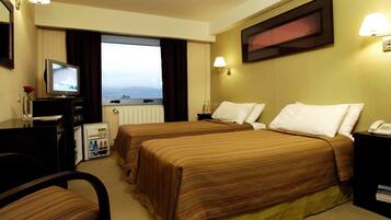 Classic Double Room | Minibar, in-room safe, desk, blackout drapes