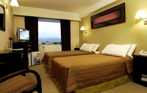 Classic Double Room | Minibar, in-room safe, desk, blackout curtains - Hotel Mil 810 (Ushuaia)