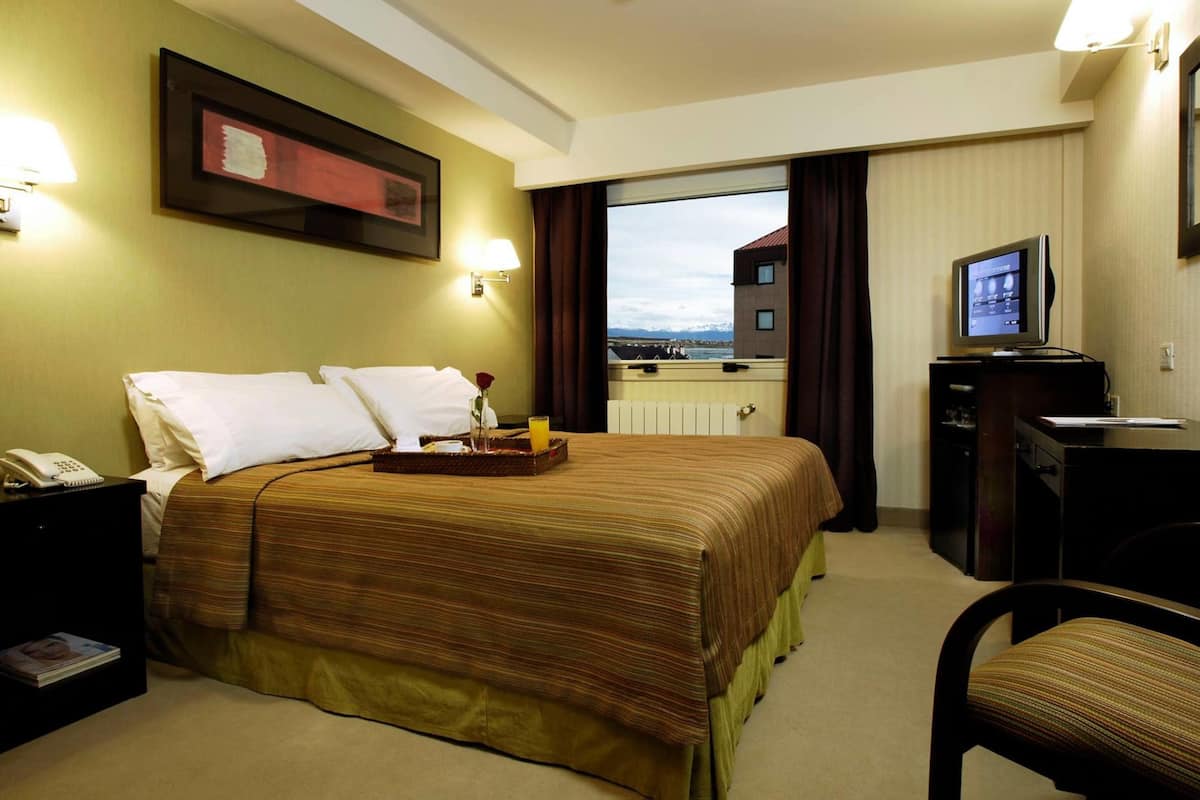 classic double room | minibar, in-room safe, desk, blackout curtains