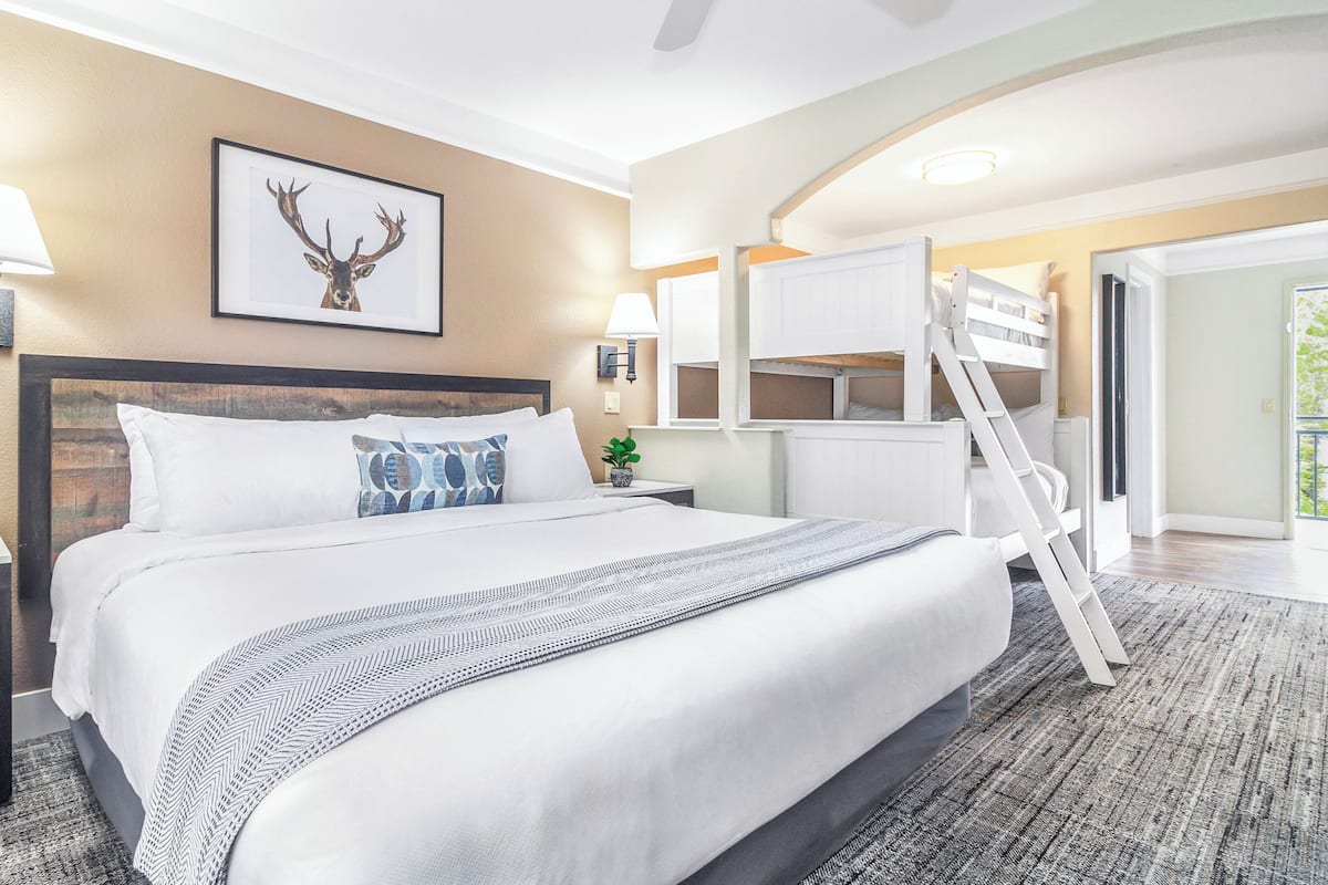 Junior Suite, Multiple Beds | Premium bedding, desk, WiFi (free), bed sheets