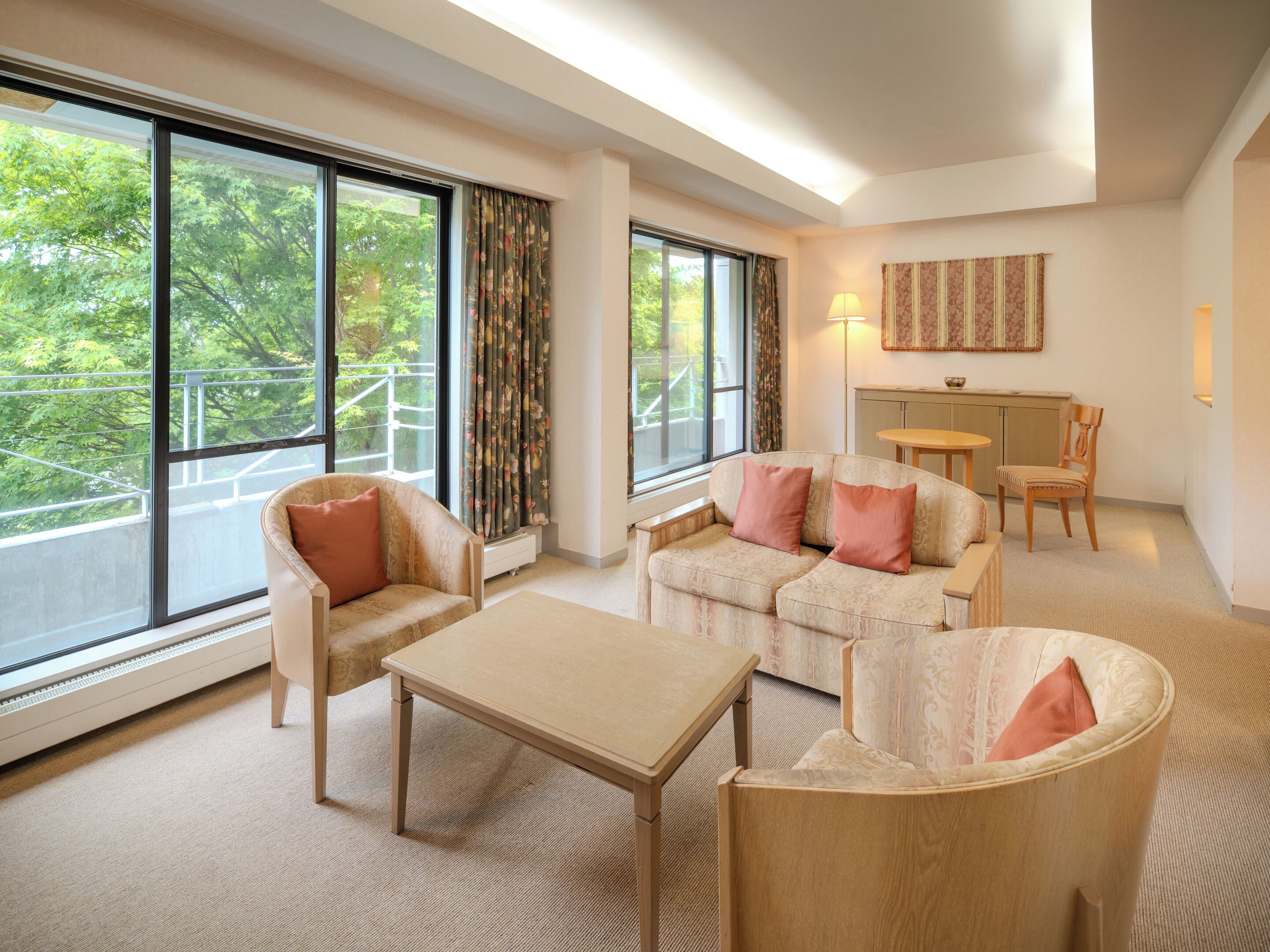 Deluxe Japanese-Western-Style Room(Non-smoking) | Free WiFi, bed sheets