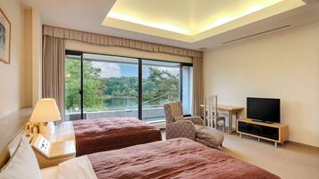 Deluxe Family Room (Non-smoking) | Free WiFi, bed sheets