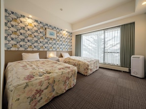 Standard-Vierbettzimmer, Nichtraucher (Connecting Room)