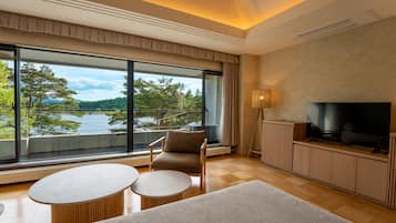 Deluxe Family Room (Non-smoking) | Free WiFi, bed sheets