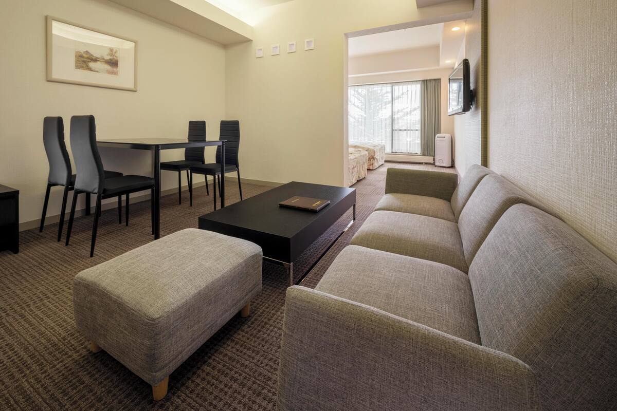 Habitación cuádruple estándar, para no fumadores (Connecting Room) | Wifi gratis y ropa de cama