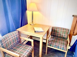 Cortinas blackout, wifi gratis y ropa de cama 