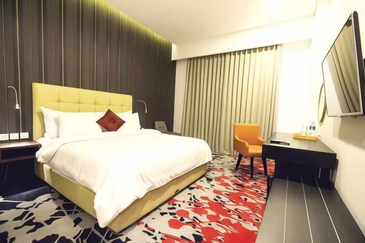 Egyptian cotton sheets, minibar, in-room safe, desk