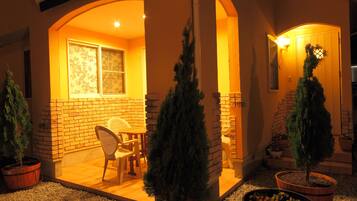 Cottage Standard, plusieurs lits, non-fumeur, bain à remous (Maisonette, ) | Terrasse/Patio