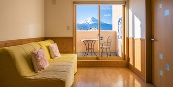 Private Cottage with Mt.Fuji view, Jetted Tub | 1 bedroom, down comforters, individually decorated, blackout drapes