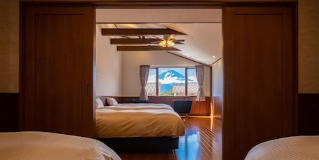 1 habitación, cubrecamas, decoración personalizada y cortinas blackout