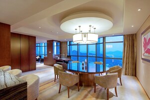 Premium bedding, minibar, in-room safe, desk