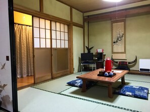 Japanese Style Room, Shared Bathroom (4-8 People) | Free WiFi