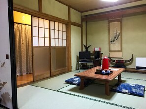 Habitación tradicional, baño compartido (Japanese Style, 4-8 People) | Wifi gratis