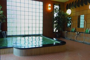 Indoor spa tub