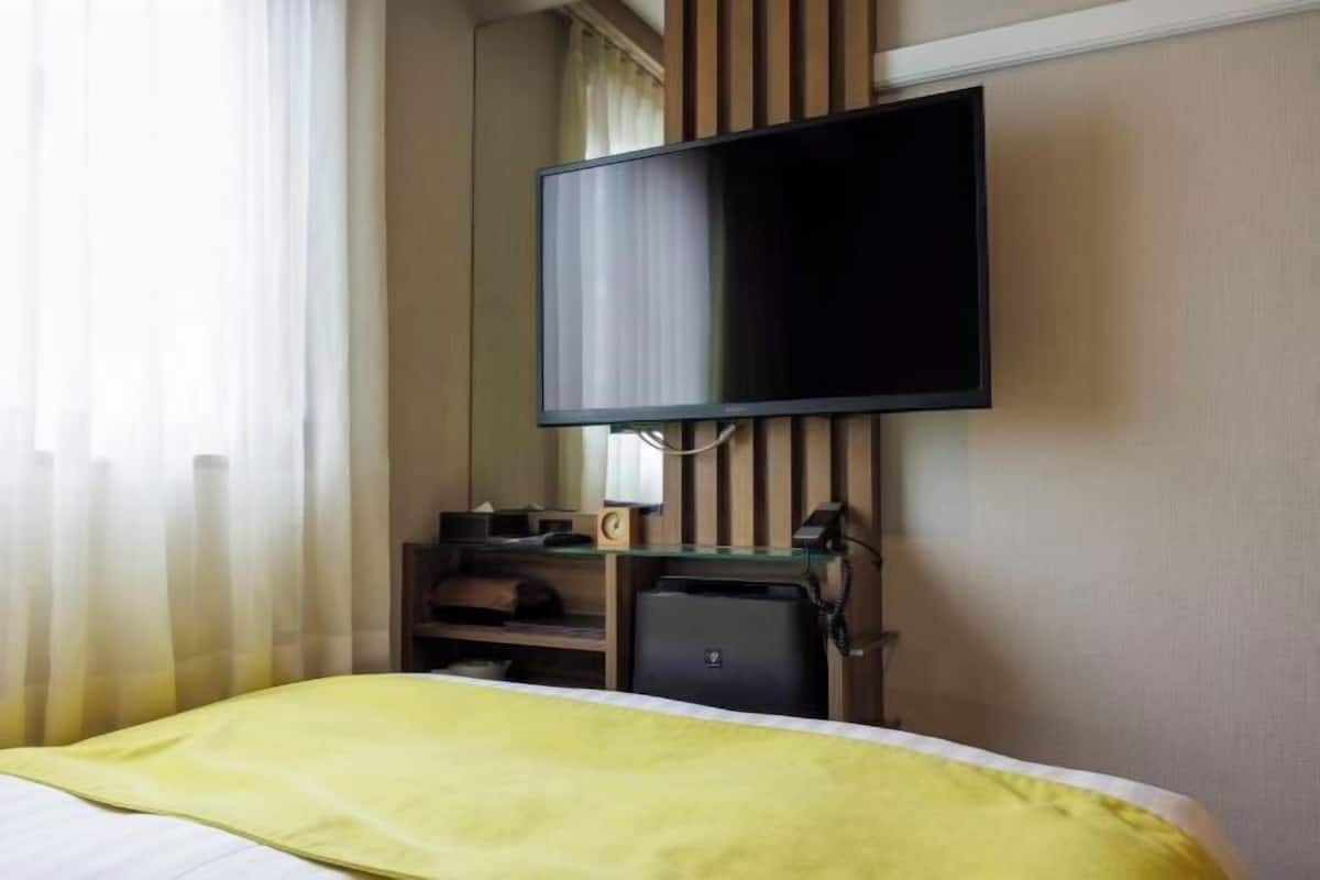 Blackout curtains, free WiFi, bed sheets
