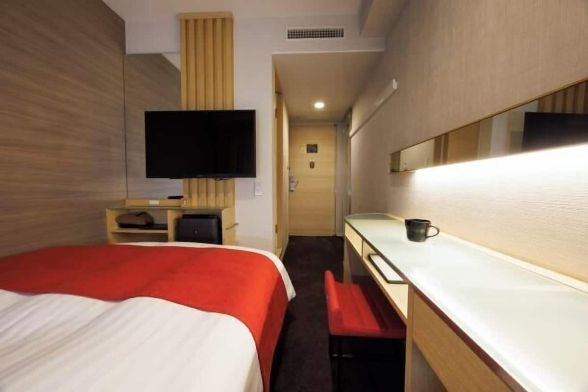 Blackout curtains, free WiFi, bed sheets