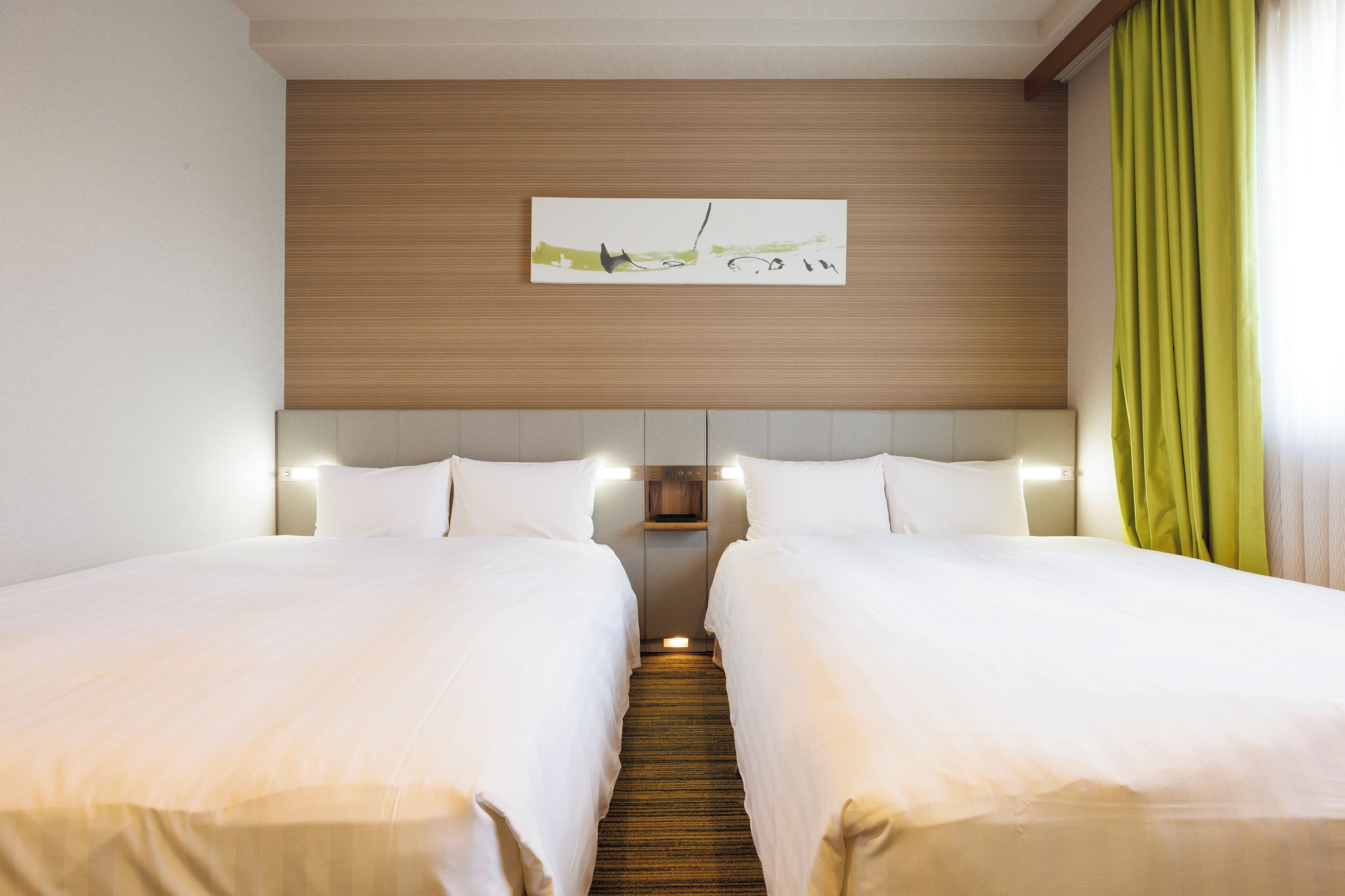 Cortinas blackout, wifi gratis y ropa de cama 