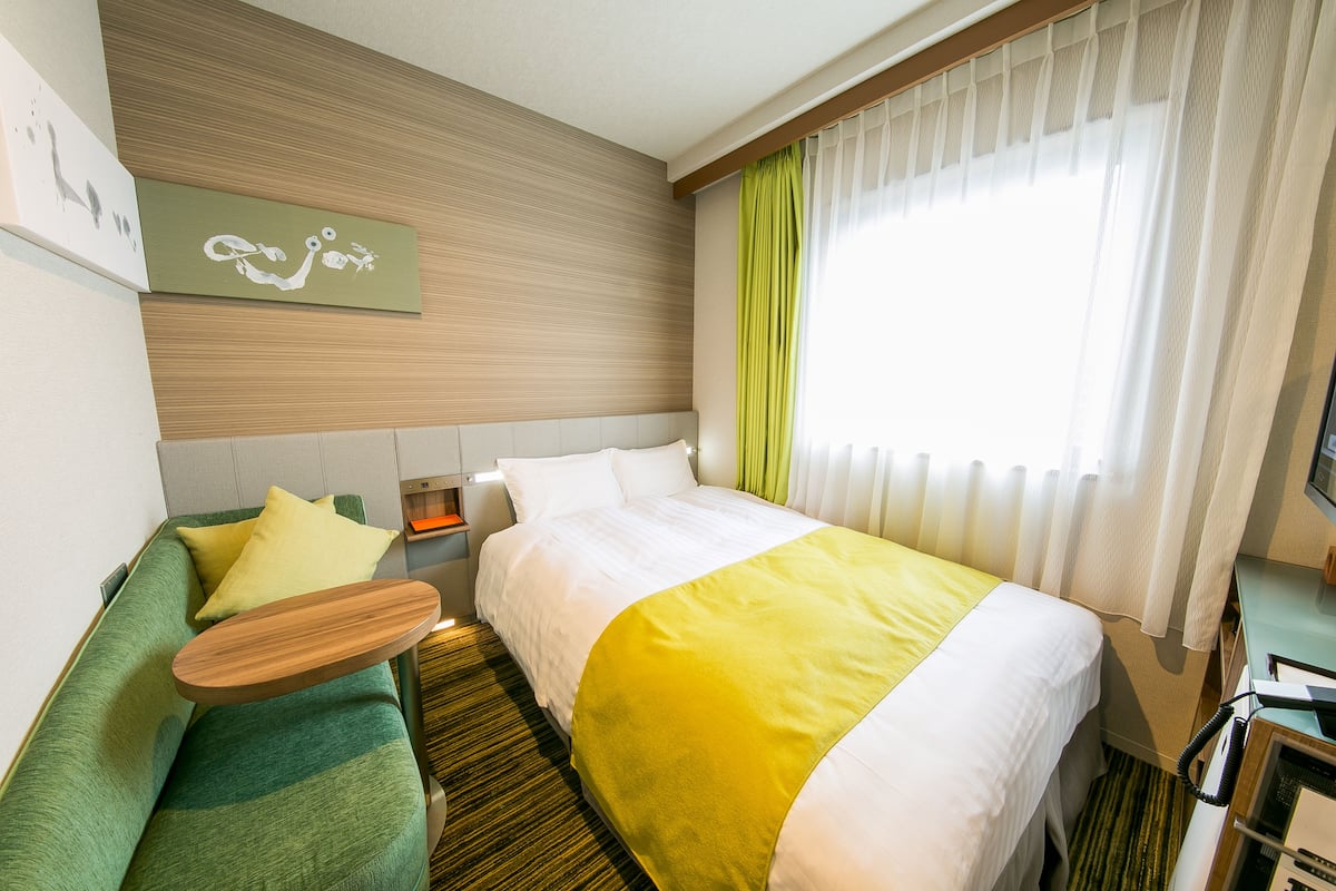 Blackout curtains, free WiFi, bed sheets