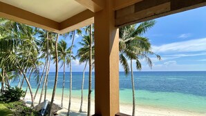Deluxe Beachfront Room | ميني بار وخزنة داخل الغرفة ومكتب وواي فاي مجانًا