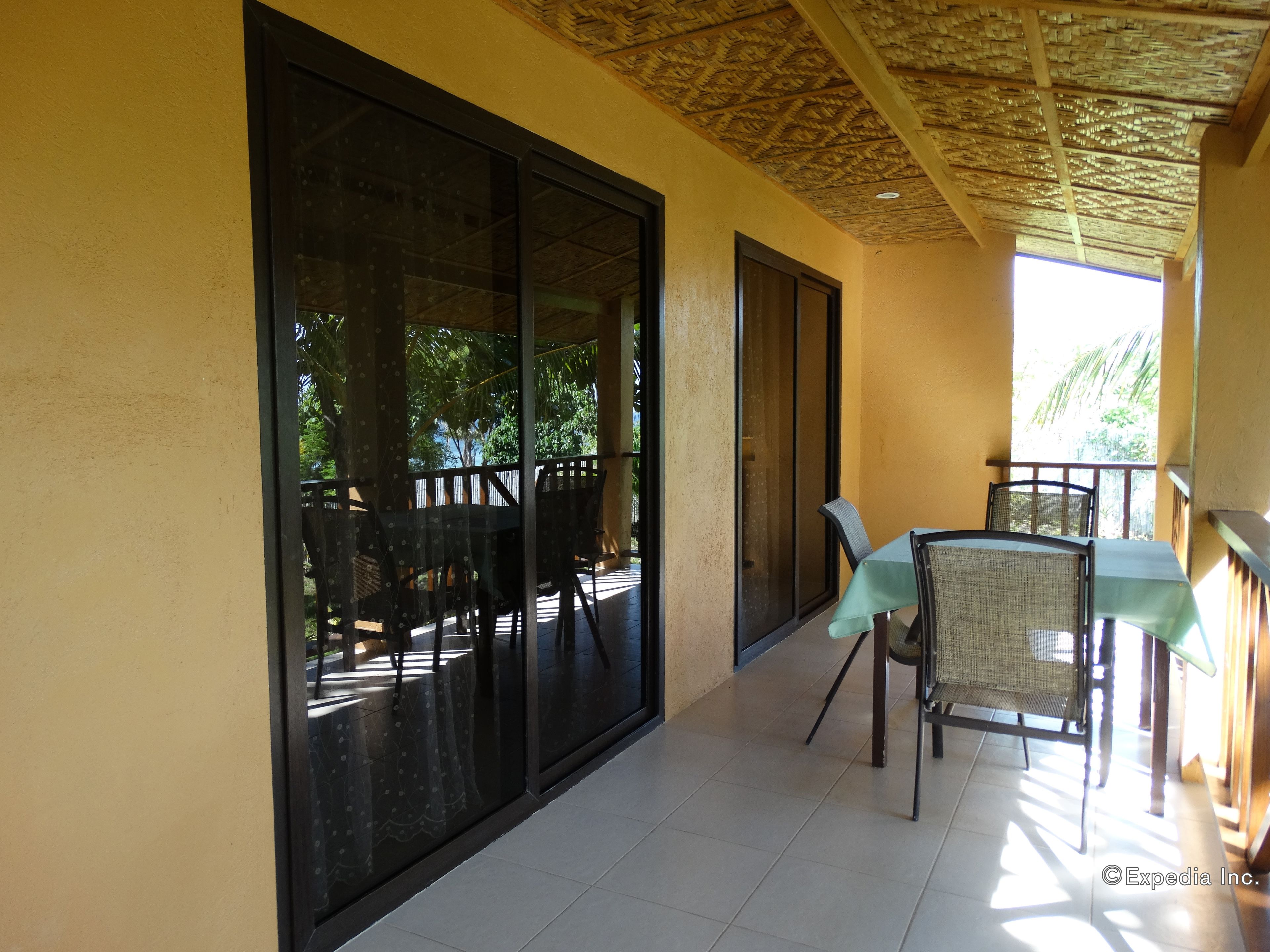 deluxe family room | terrace/patio