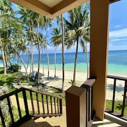 Deluxe Beachfront Room | Minibar, una cassaforte in camera, una scrivania, Wi-Fi gratuito