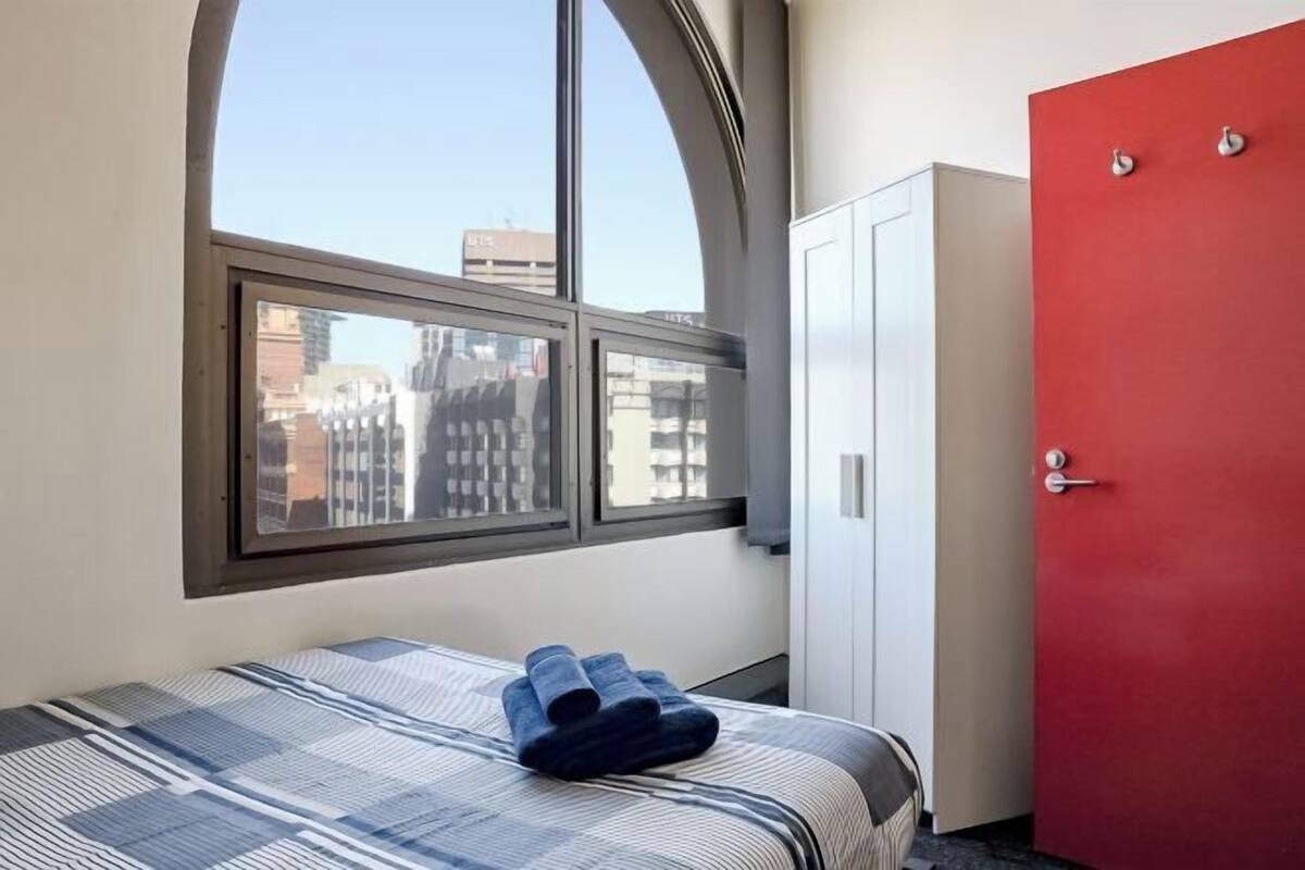 Insonorización, wifi gratis y ropa de cama
