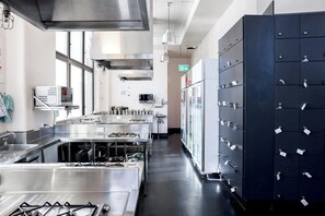 Tủ lạnh, lò vi sóng