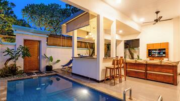 Villa Deluxe, 2 habitaciones, piscina privada, vistas a la piscina | Exterior