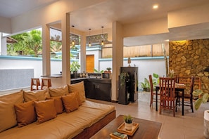 Deluxe-Villa, 2 Schlafzimmer, eigener Pool, Poolblick | Wohnbereich