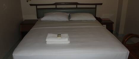 Room | Desk, free WiFi