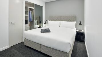 Phòng Suite Tiêu chuẩn | 1 phòng ngủ, bộ đồ giường cao cấp, két bảo mật tại phòng, bàn