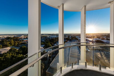 1 Bedroom Aero Suite | Terrace/patio. Meriton Suites Mascot Central