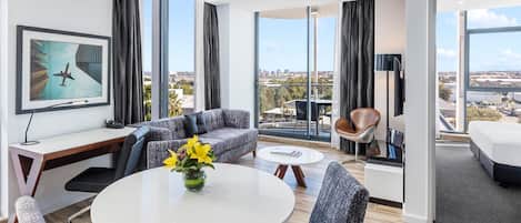 套房, 1 间卧室 (Aero) | 起居区 | 平板电视
