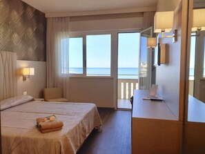 มินิบาร์, ตู้นิรภัยในห้องพัก, โต๊ะทำงาน, เปล/เตียงเด็กอ่อน