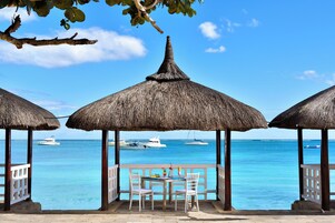 2 间餐厅，供应早餐、午餐和晚餐，国际美食