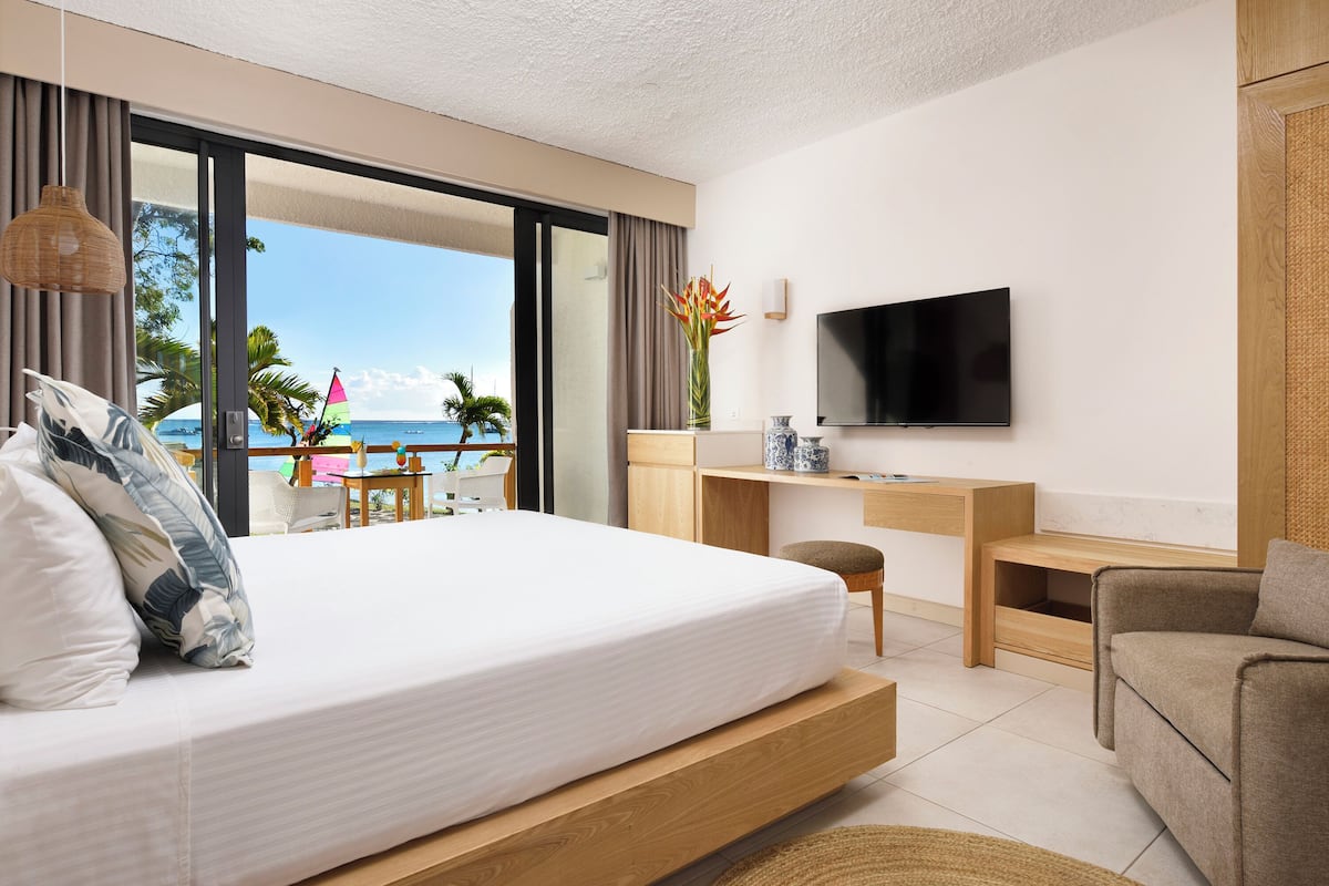 Minibar, in-room safe, individually decorated, individually furnished