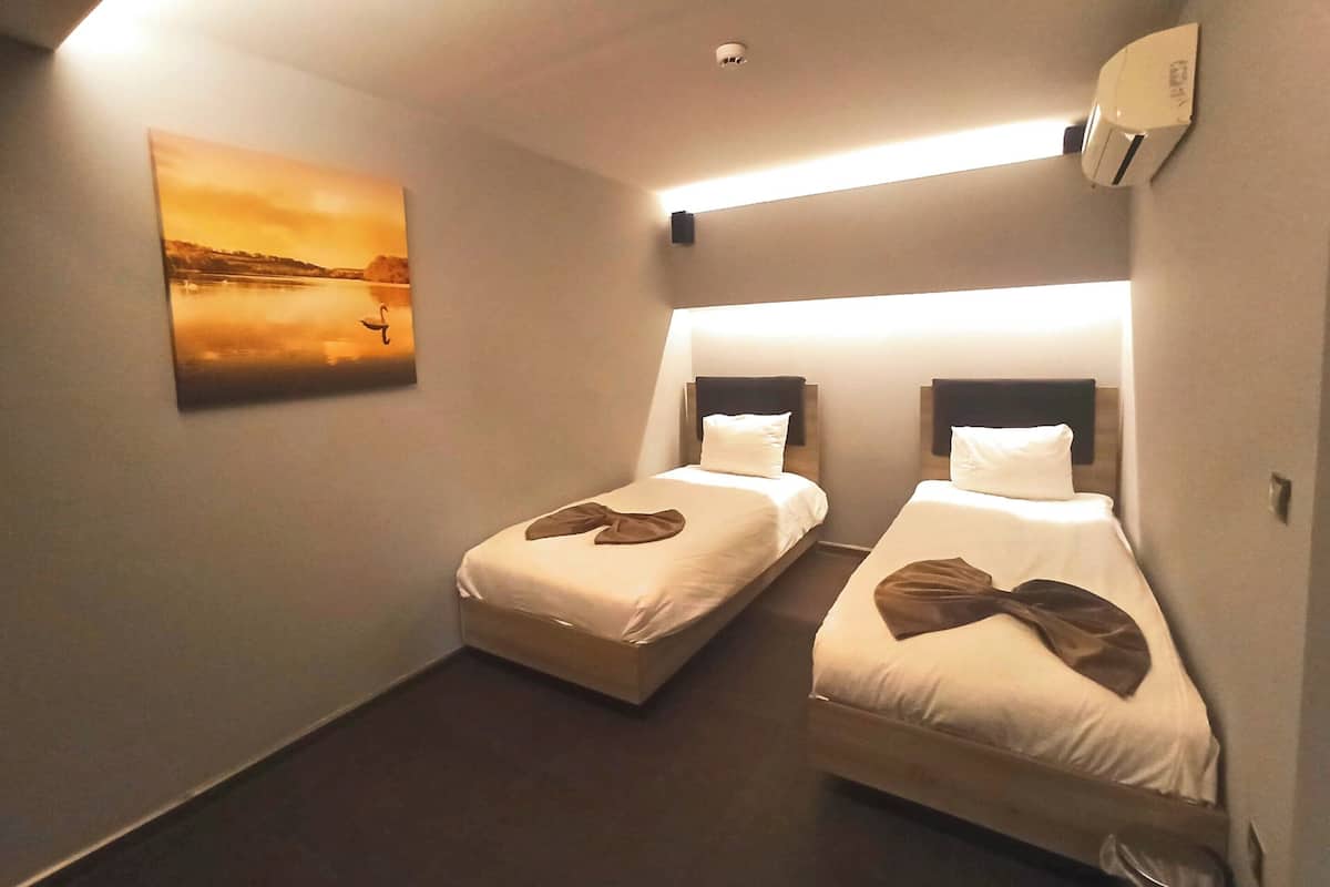 Chambre familiale | Literie hypoallergénique, minibar, coffre-fort, bureau