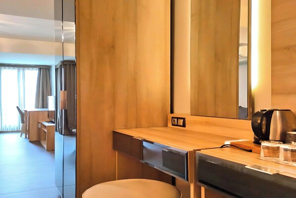 Chambre Deluxe double | Literie hypoallergénique, minibar, coffre-fort, bureau
