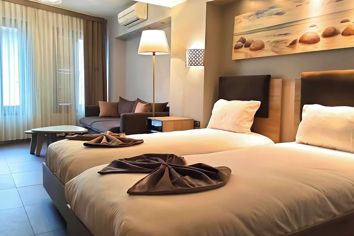 Chambre Deluxe avec lits jumeaux | Literie hypoallergénique, minibar, coffre-fort, bureau