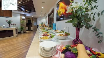 2 restaurants, breakfast, lunch, dinner served; international cuisine