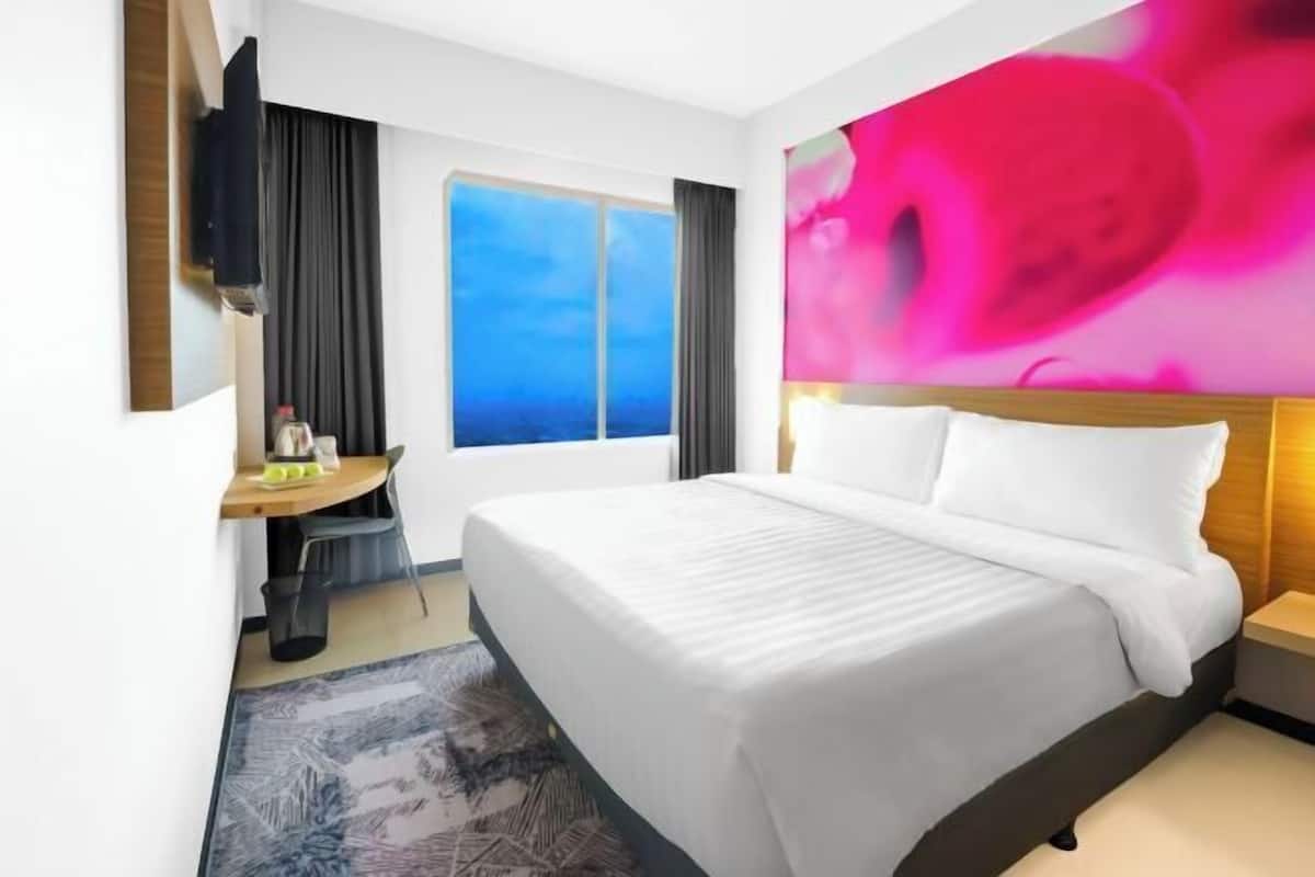 Minibar, in-room safe, desk, free WiFi