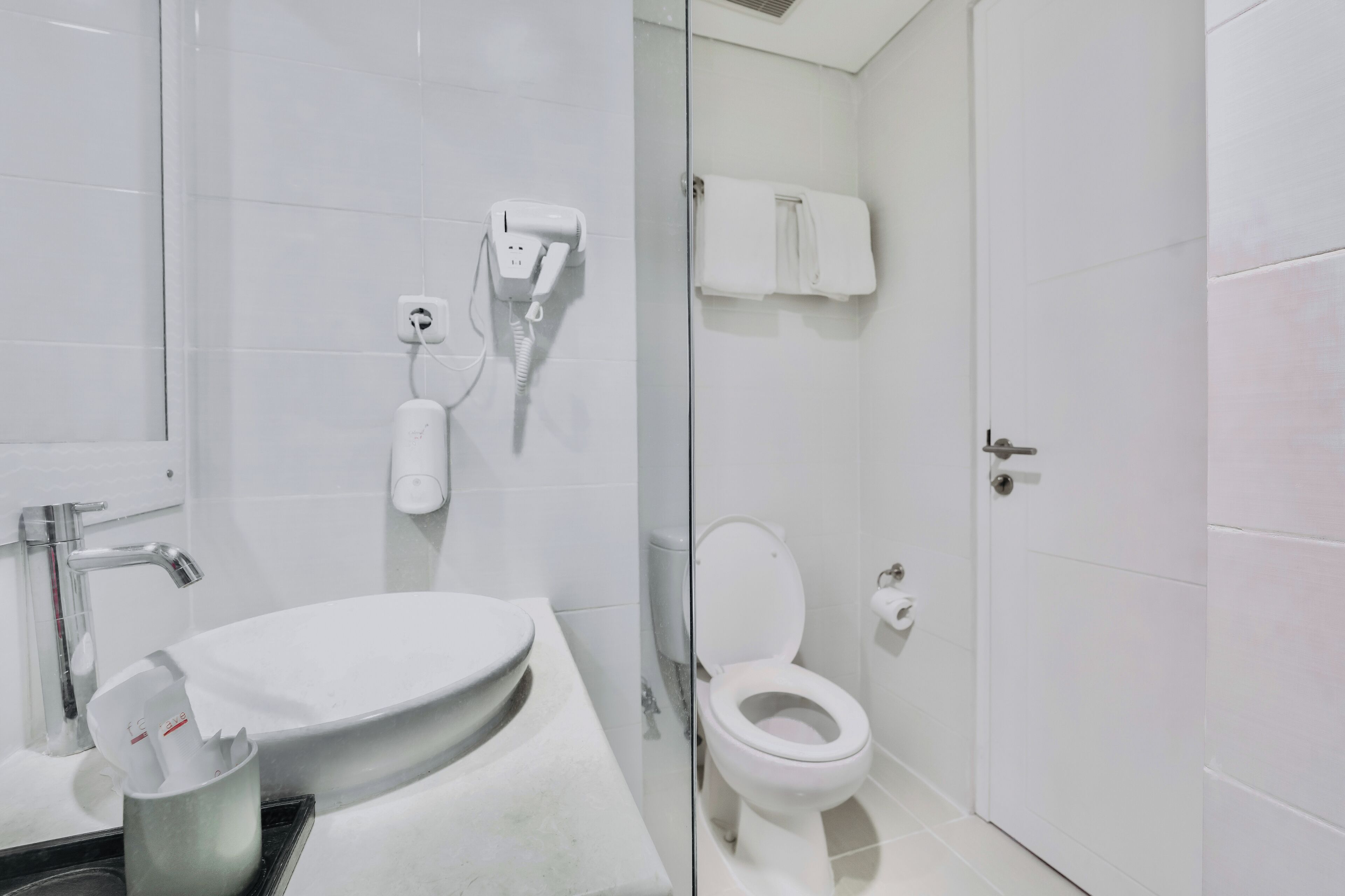 shower, free toiletries, slippers, towels